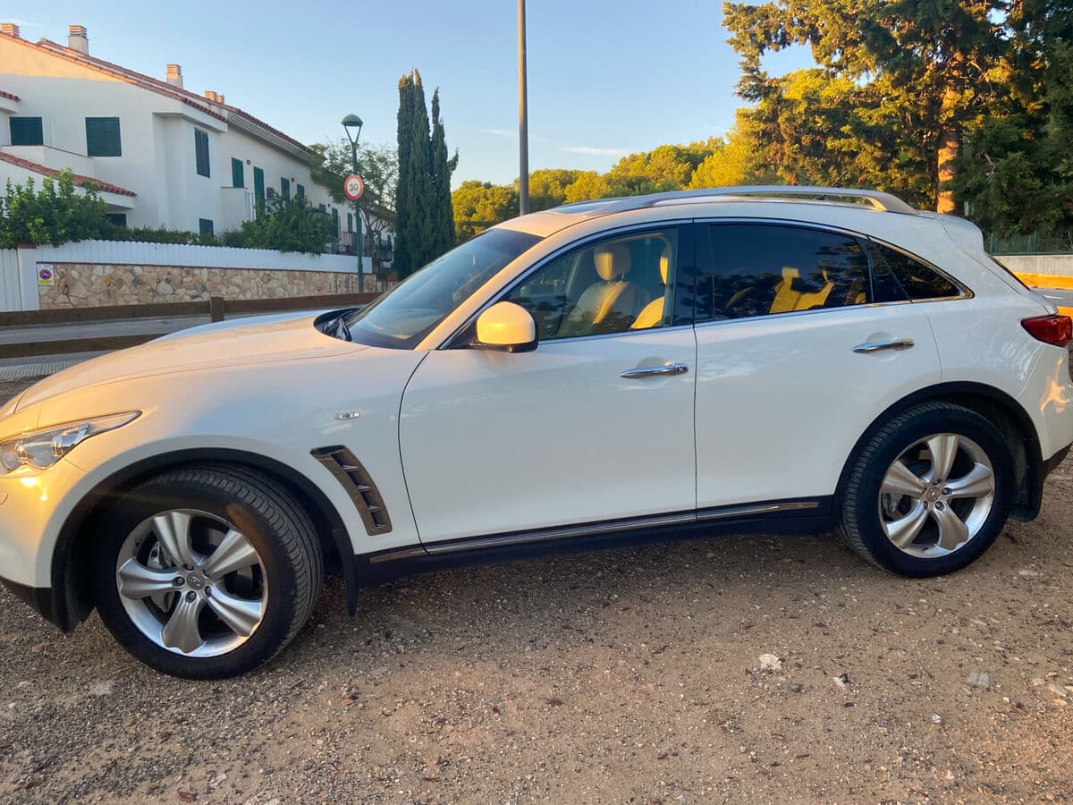 Infiniti FX37 Premium 4x4 NAVI Automatic 360 2012